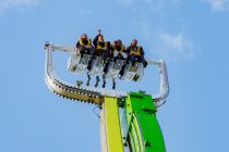 16 Personen können den Thrill gleichzeitig erleben - inklusive Überschlag. • © ummeteck.de - Christian Schön