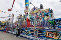 Fighter (Mages) - Fahrgeschäft - Bilder - Der Fighter fährt in der Saison 2023 mit dem Schausteller Mages. Hier auf der Bie-happy Kirmes in Bielefeld. • © ummet-eck.de - Silke Schön