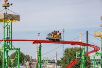 Schnelle Fahrt über die Kirmes. • © ummeteck.de - Christian Schön