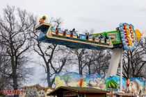 1001 Nacht (Hartmann) - Kirmes-Fahrgeschäft - Ein drehender Teppich auf Reisen: Das ist das Kirmes-Fahrgeschäft 1001 Nacht, welches vom Schaustellerbetrieb Hartmann aus Hagen betrieben wird und vom Hersteller Weber stammt.  • © ummeteck.de - Schön