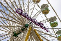 Columbia Rad (Burghard-Kleuser) - Riesenrad - Es gibt Riesenräder und es gibt das Columbia Rad von Burghard-Kleuser. Das ist voll nostalgisch. Naja gut - die Beleuchtung ist mittlerweile in LED, aber das tut dem ganzen keinen Abbruch.  • © ummeteck.de - Christian Schön