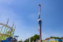 Fighter (Bruch) - Fahrgeschäft auf der Kirmes - Auf bis zu 42 Meter geht es hoch und mit maximal 120 km/h im Kreis. Aber eben senkrecht im Kreis. Es werden Beschleunigungen von bis zu 4,5G erreicht.  • © ummeteck.de - Christian Schön