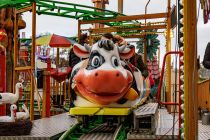 Kuhnos Farm (Weber) - Achterbahn - Bilder - Das knuffig umgesetzte Thema ist Bauernhof, natürlich mit Kühen. Ein bisschen erstes Achterbahn-Feeling für die Kleinen.  • © ummeteck.de - Christian Schön