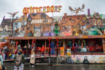 Geisterdorf (Fellerhoff) - Geisterbahn auf der Kirmes - Etwas regnerisch auf dem Herbstsend 2022 in Münster. • © ummeteck.de - Christian Schön