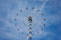 Bayern Tower (Kaiser) - Kettenflieger auf der Kirmes - Hier war der Bayerntower auf der Rheinkirmes 2022 in Düsseldorf zu sehen. • © ummeteck.de - Christian Schön