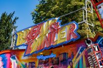 Break Dance No. 1 (Wingender) - Fahrgeschäft auf der Kirmes - Hier haben wir den Break Dance auf der Laurentiuskirmes 2022 in Bergisch Gladbach aufgenommen. • © ummeteck.de - Christian Schön