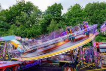 High Impress (Oberschelp) - Fahrgeschäft auf der Kirmes -  Die kleinen Gondeln drehen sich übrigens mit einer Geschwindigkeit von maximal 23 Umdrehungen pro Minute. Also nur bedingt familientauglich das Ganze.  • © ummeteck.de - Christian Schön