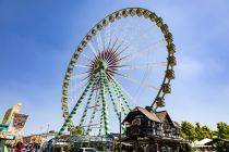 Riesenrad Bellevue (Bruch) - Kirmes - Und noch ein Bilder von der Sterkrader Fronleichnamskirmes 2022. • © ummeteck.de - Christian Schön