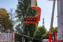 Booster Maxxx (Boos) - Fahrgeschäft - Kirmes - Bilder - Während der Fahrt erreichst Du Geschwindigkeiten von bis zu 120 km/h - das ist also nichts für schwache Nerven.  • © ummet-eck.de / kirmesecke.de