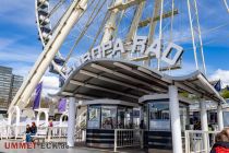 Europa-Rad (Kipp) - Riesenrad - 2023 - Das Kassenhäuschen und der Eingangsbereich des Europa-Rades. Hier haben wir das Europa-Rad auf dem Kölner Frühlingsvolksfest 2023 gesehen. • © ummet-eck.de - Schön