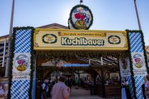 Das Festzelt Kuchlbauer kannst Du jährlich auf dem Gillamoos in Abensberg besuchen.  • © kirmesecke.de - Christian Schön