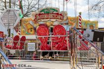 Fly Over 2 (Piontek) - Fahrgeschäft - Kirmes - Zwei Personen können nebeneinander Platz nehmen. • © ummet-eck.de - Schön