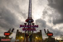 Fortress Tower (Goetzke) - Freifallturm - Kirmes - Der Regenhimmel passt zum Grusel-Image. • © ummeteck.de - Schön