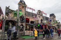 Die Geister Villa ist ein Kirmes-Fahrgeschäft des Schaustellerbetriebes Molengraft-Sipkema.  • © ummeteck.de - Schön