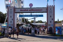 Das Traditionsvolksfest in Mühldorf am Inn findet von Freitag, 25. August bis Montag, 04. September 2023 statt. Bis zu 250.000 Besucher jährlich lassen sich das Spektakel nicht entgehen.  • © kirmesecke.de - Christian Schön