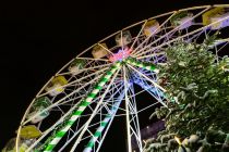 Riesenrad Around the World (Langhoff-Hans) - Bilder 2023 - Das Riesenrad auf dem Lüdenscheider Weihnachtsmarkt 2023. • © ummet-eck.de - Schön