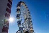 Dieses 38 Meter hohe Riesenrad gehört zum Schaustellerbetrieb Scheidacher-Kaiser. Hersteller ist die Firma Mondial.
 • © ummet-eck.de / kirmesecke.de