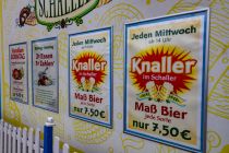 Schallerzelt - Festzelt - Volksfest - Bilder 2023 - Auf der Speisekarte stehen zum Beispiel Grill Spezialitäten, Schnitzel, Tiroler Gröstl, Flammkuchen, Brotzeiten und einige vegetarische Gerichte - die süßen Nachspeisen nicht zu vergessen.  • © kirmesecke.de