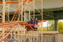 Wilde Maus (Barth) - Achterbahn - Kirmes - Du fährst mit bis zu 45 km/h in einer der Gondeln und das in einer Höhe bis zu 25 Metern.  • © ummet-eck.de - Schön