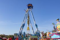 XXL Höhenrausch (Goetzke) - Fahrgeschäft - Bilder - Die Riesenschaukel XXL Höhenrausch gehört zum Schaustellerbetrieb Goetzke. • © ummet-eck.de / kirmesecke.de