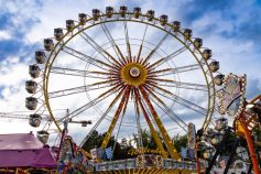 Das Bayrische Riesenrad von Willenborgs auf dem Herbstfest in Rosenheim. • © kirmesecke.de / christian schön