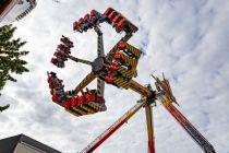 Mit Projekt 1 war auch eine Riesenschaukel auf dem Waldbröler Stadtfest 2022 vertreten. • © ummet-eck.de / christian schön